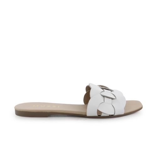 Sandalia-plana-de-cuero-blanco